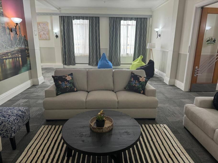 4 Large Bedroom Apartment In The City Hastings Buitenkant foto