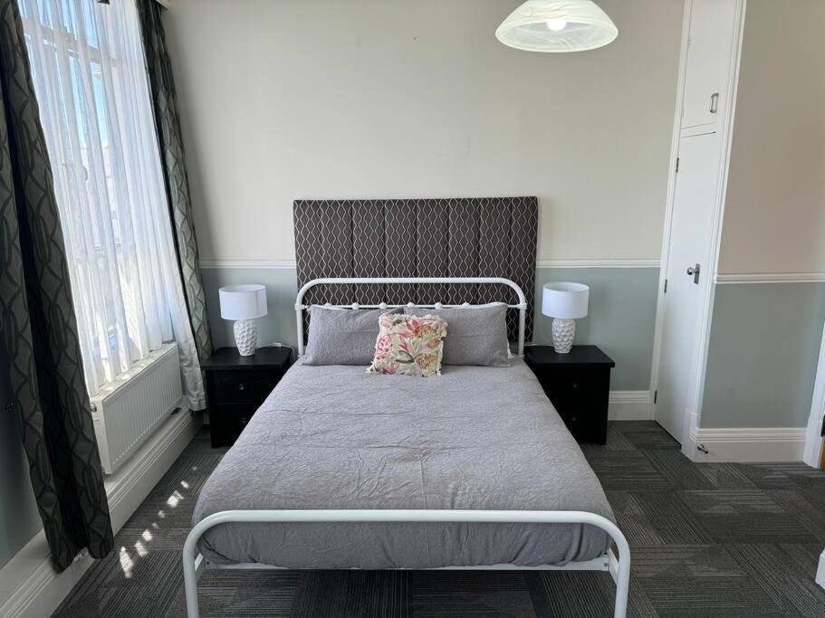 4 Large Bedroom Apartment In The City Hastings Buitenkant foto