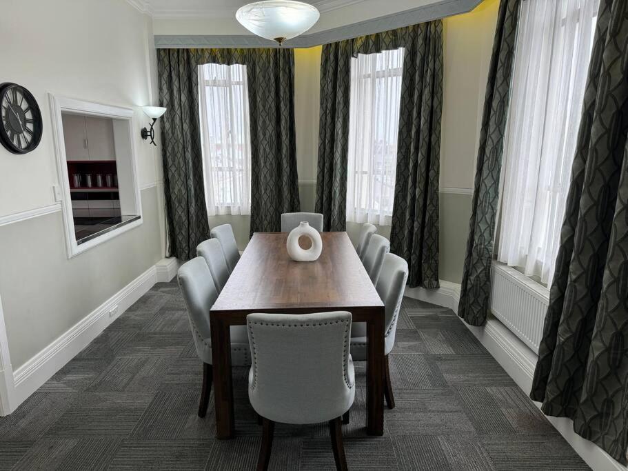 4 Large Bedroom Apartment In The City Hastings Buitenkant foto
