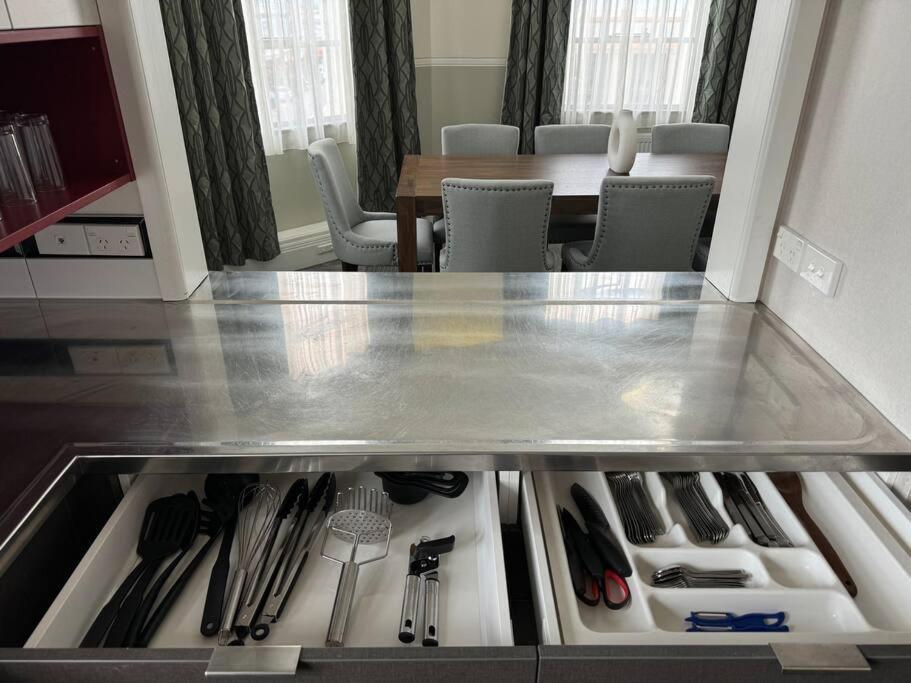 4 Large Bedroom Apartment In The City Hastings Buitenkant foto